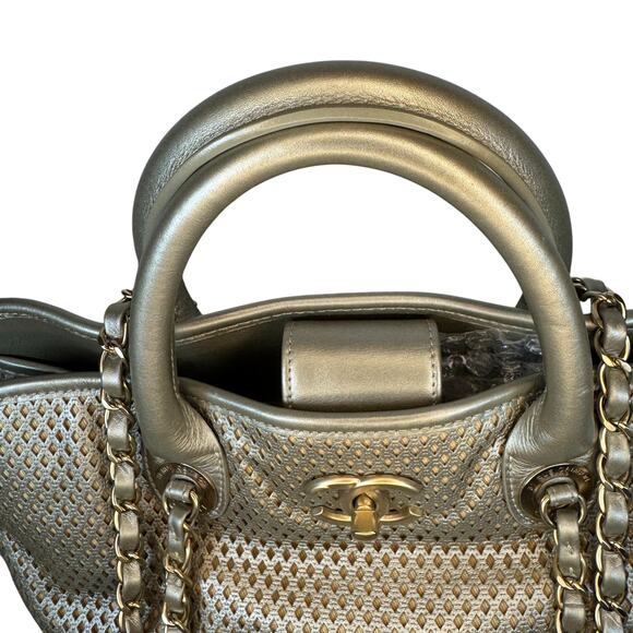 Chanel Gold Perforated Bag Up In The Air Tote Metallic Shoulder CC Vintage Rare - Picture 10 of 16